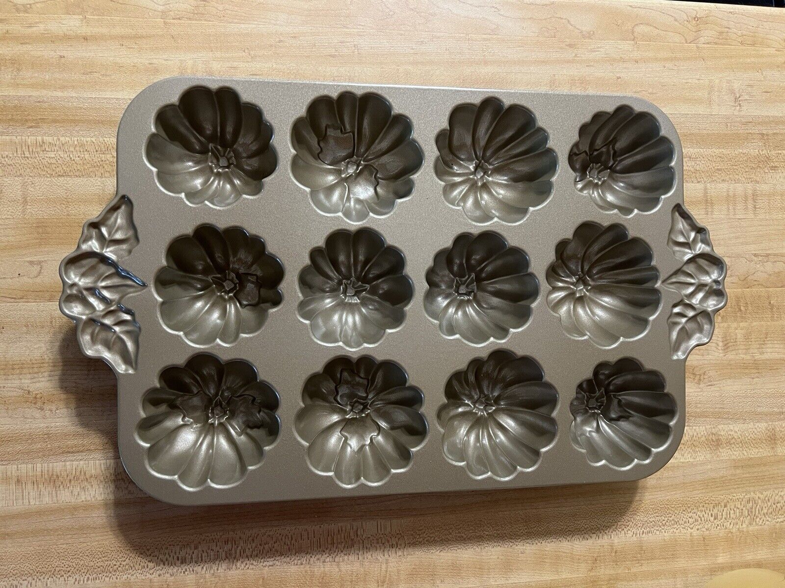 Williams Sonoma Nordic Ware Pumpkin Patch Cakelette Molds—Fall, Thanksgiving