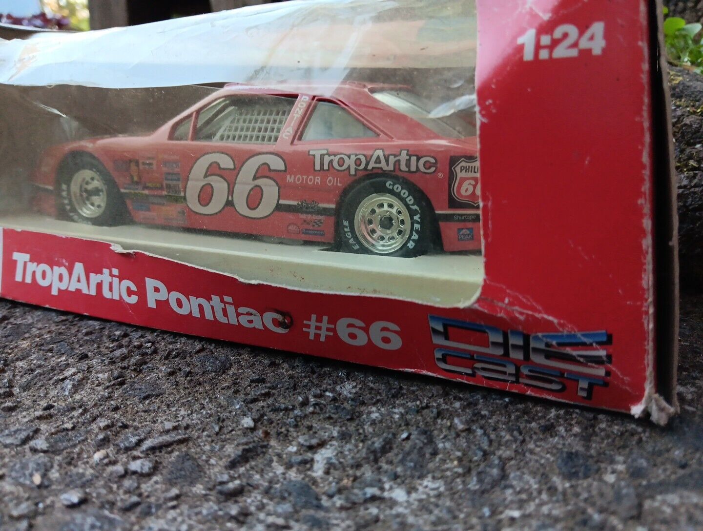 Revell 1:24 Scale diecast car Tropartic Pontiac #66 Dick Trickle