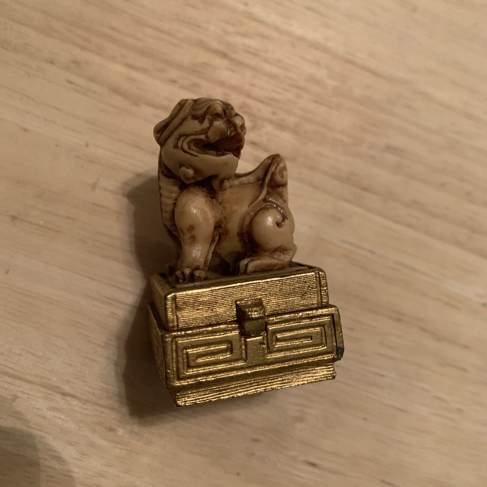 Vintage foo dog perfume box 1974 (box Only)(perfume Outdated)