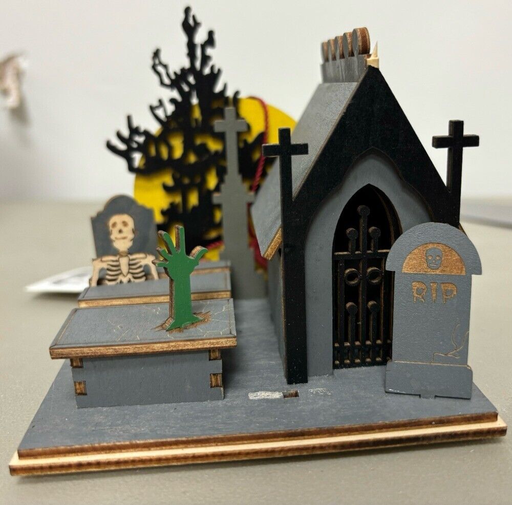 HALLOWEEN Ginger Cottages Creepy Cemetery Ornaments for Christmas Tree DAMAGED