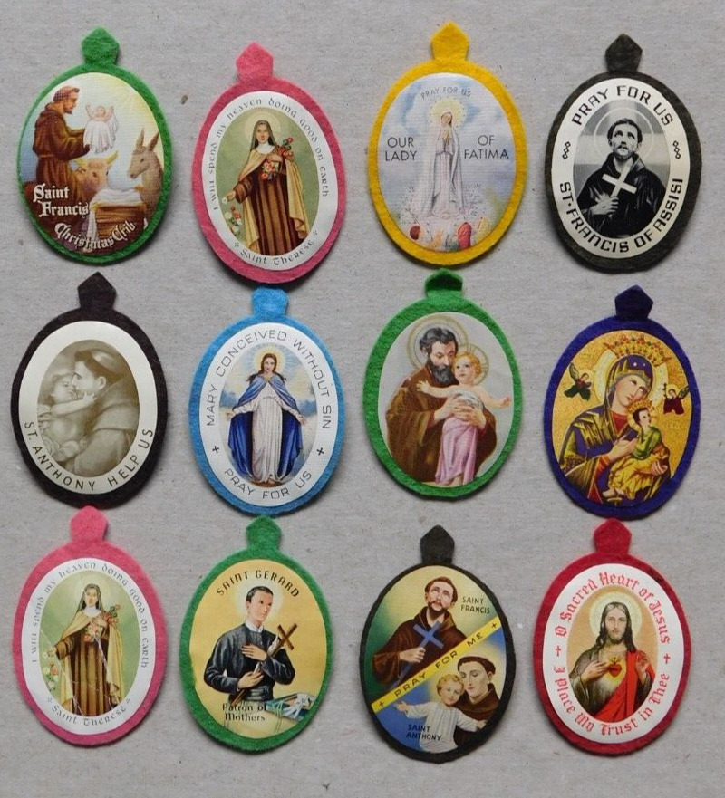 Vtg lot -12 scapular badges on felt-Apostleship of Prayer Sacred Heart of Jesus