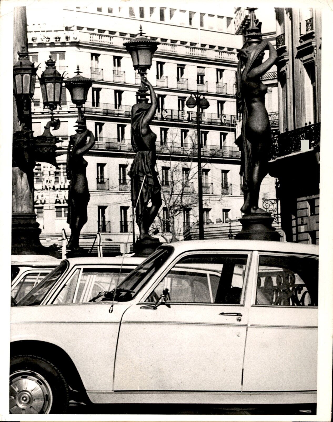 LD361 1972 Original UPI Photo EXTRA EQUIPMEMNT Opera Square Paris Sculpture