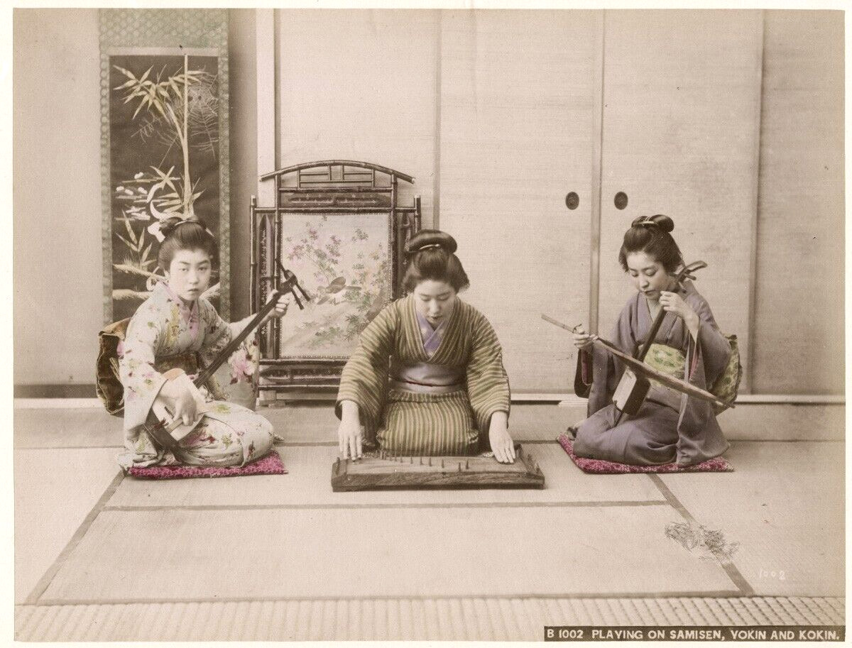 c.1890 PHOTO - JAPAN MUSICAL ISTRUMENTS  SAMISEN YOKIN & KOKYU