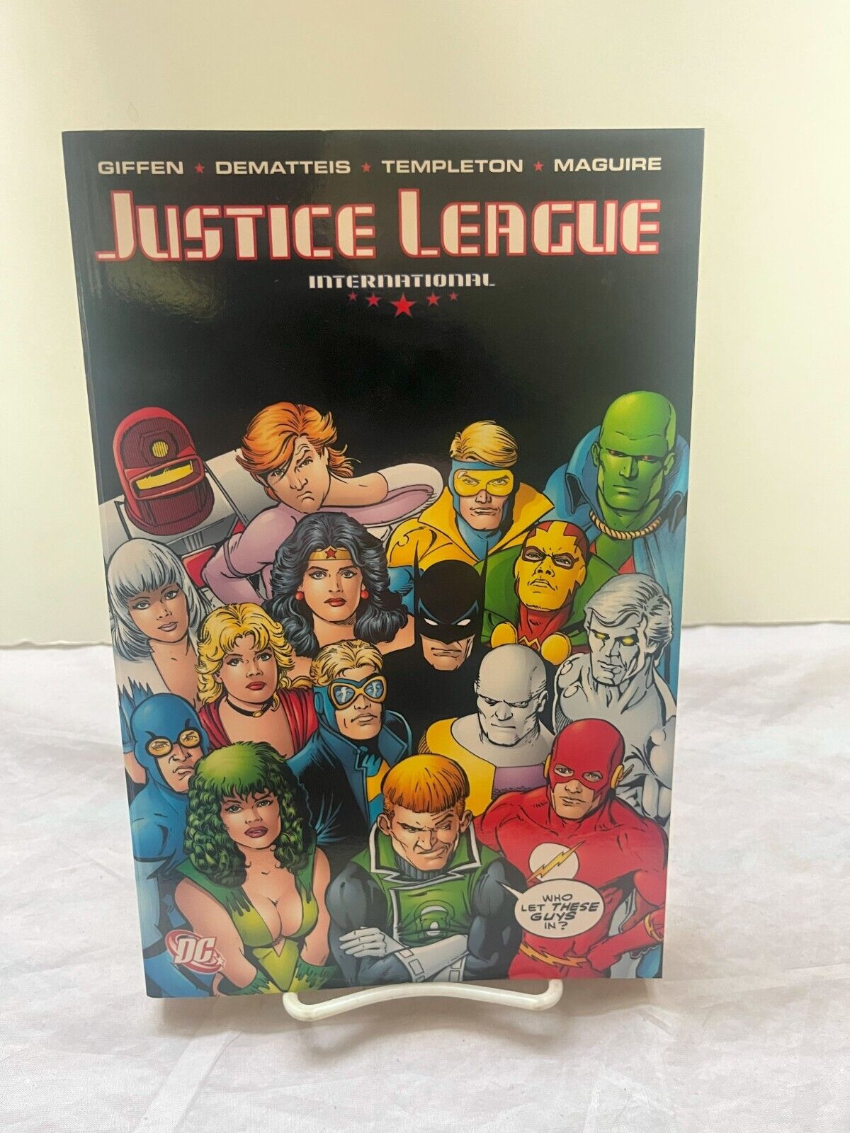Justice League International Vol. 4 by Keith Giffen Paperback