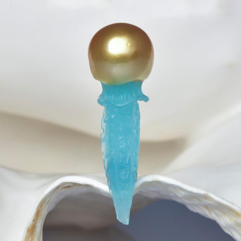 Spectacular Jellyfish South Sea Baroque Pearl & Blue Chalcedony Carving 5.28 g