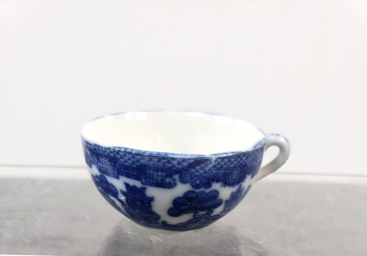 Vintage Miniature Ceramic Tea Cup Blue White Asian pattern 1 inch tall