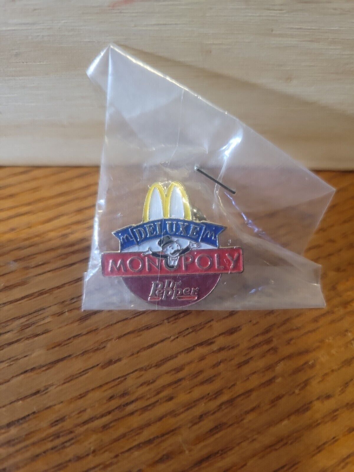 1998 McDonalds Deluxe Monopoly Dr. Pepper Fast Food Lapel Pin NIP