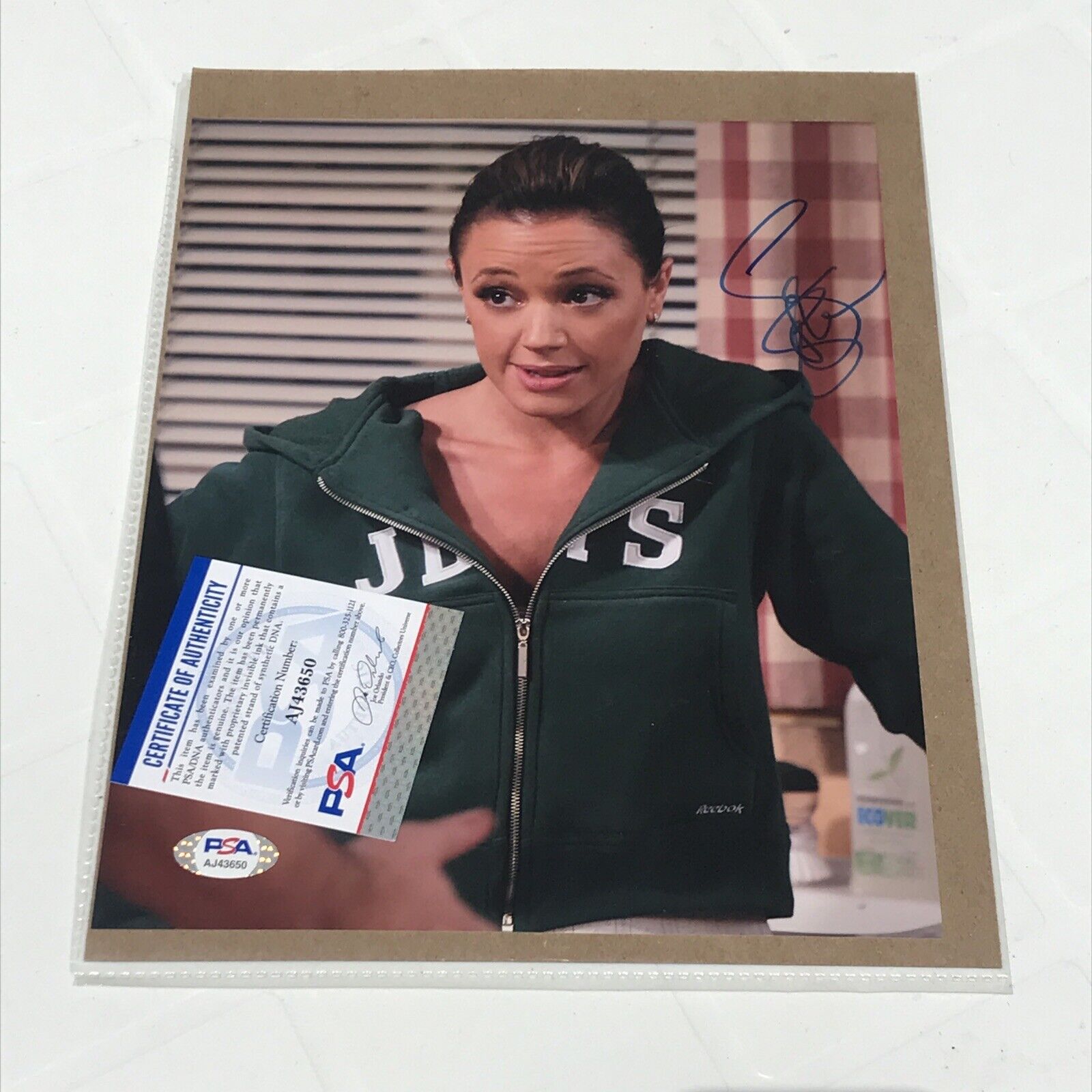 PSA DNA Certified Authentic Leah Remini signed/autograp​hed 8x10 Color Photo
