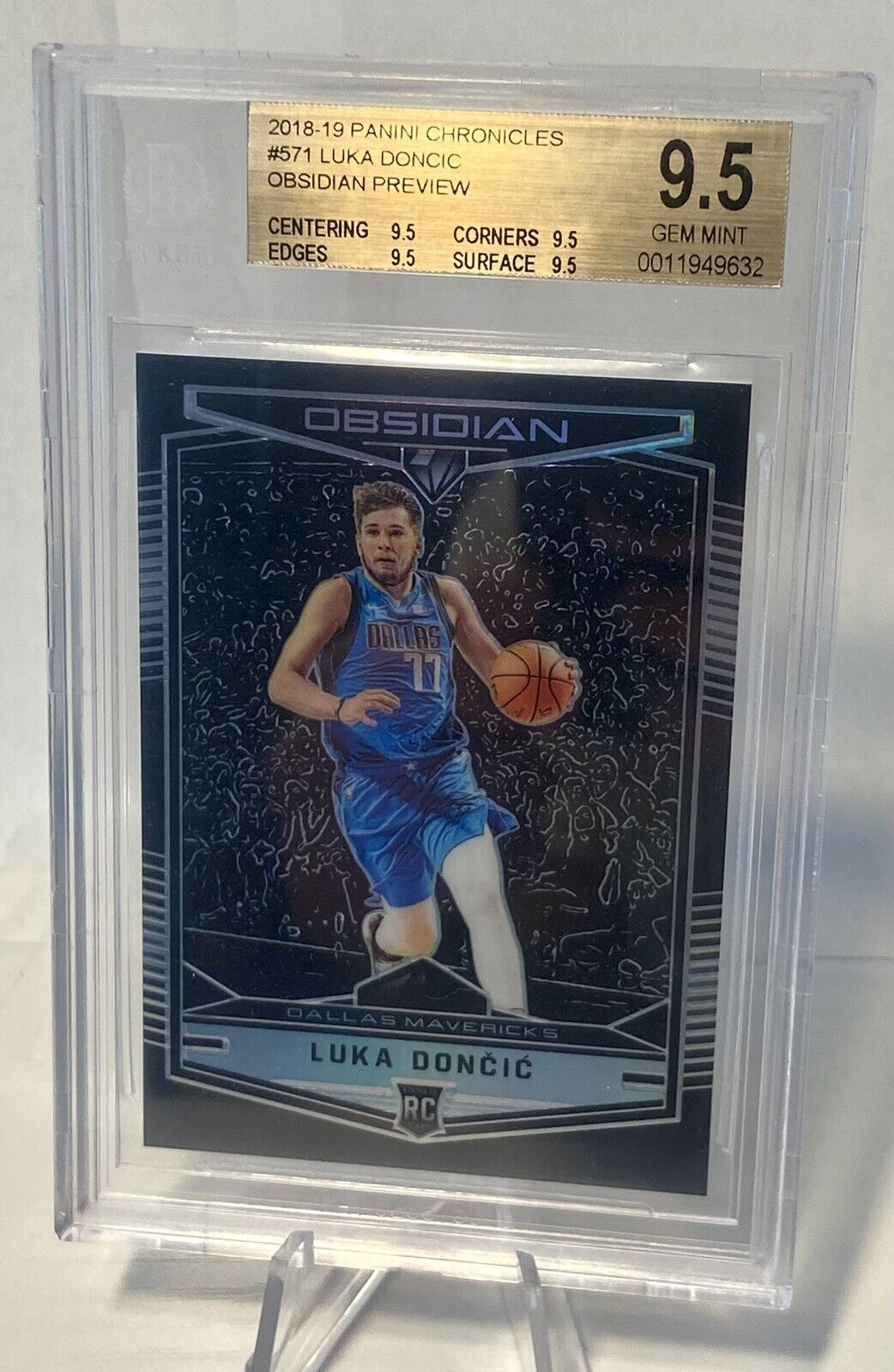 2018-19 Panini Chronicles Luka Doncic Obsidian Preview Rookie RC BGS 9.5 