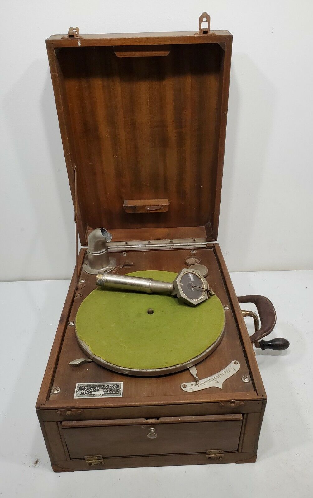 ANTIQUE Modernola Modernolette  Portable Victrola Phonograph AS-IS