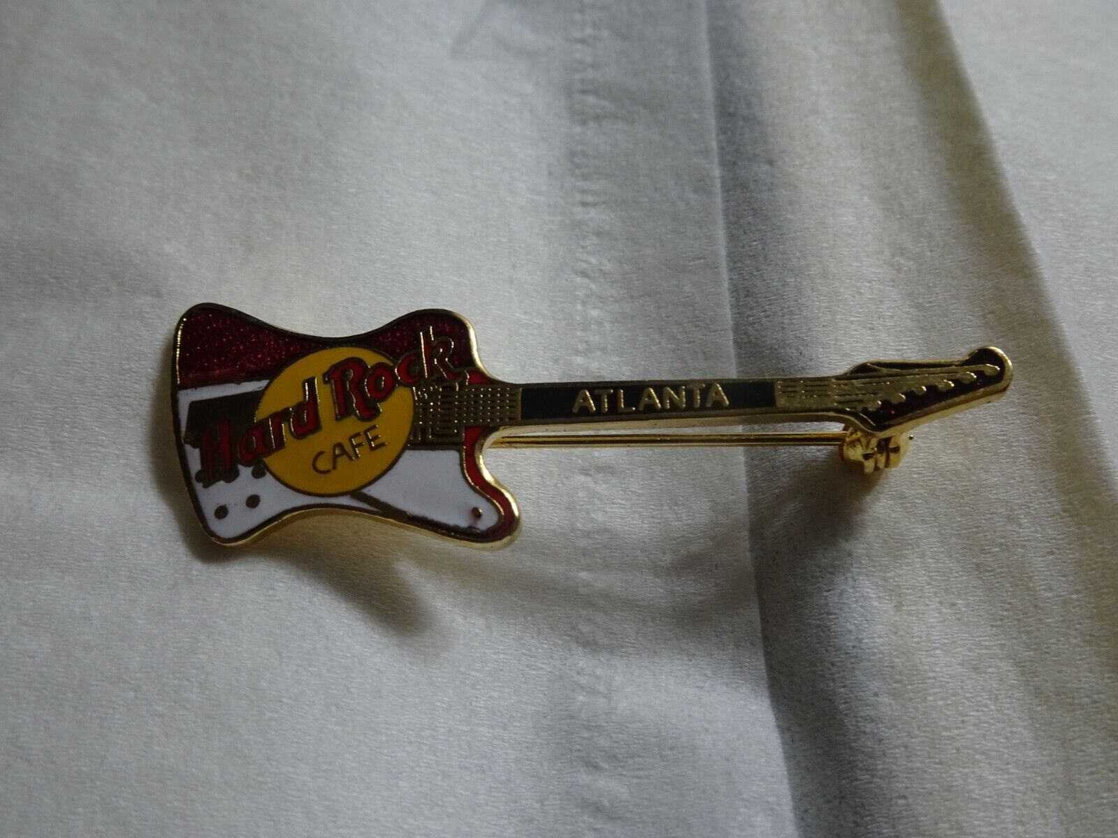 Hard Rock Cafe pin Atlanta Red & White Reverse Firebird Guitar