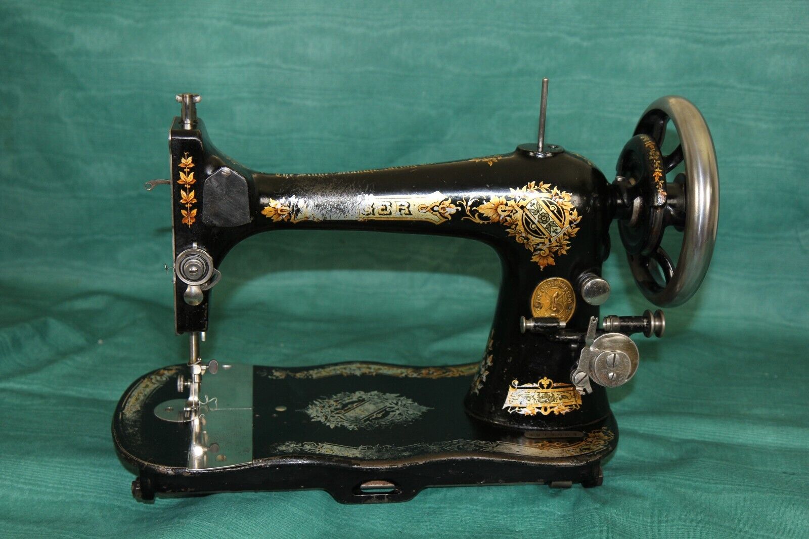 Antique 1889 Singer VS2 Treadle Sewing Machine Fiddle Head Original Serviced