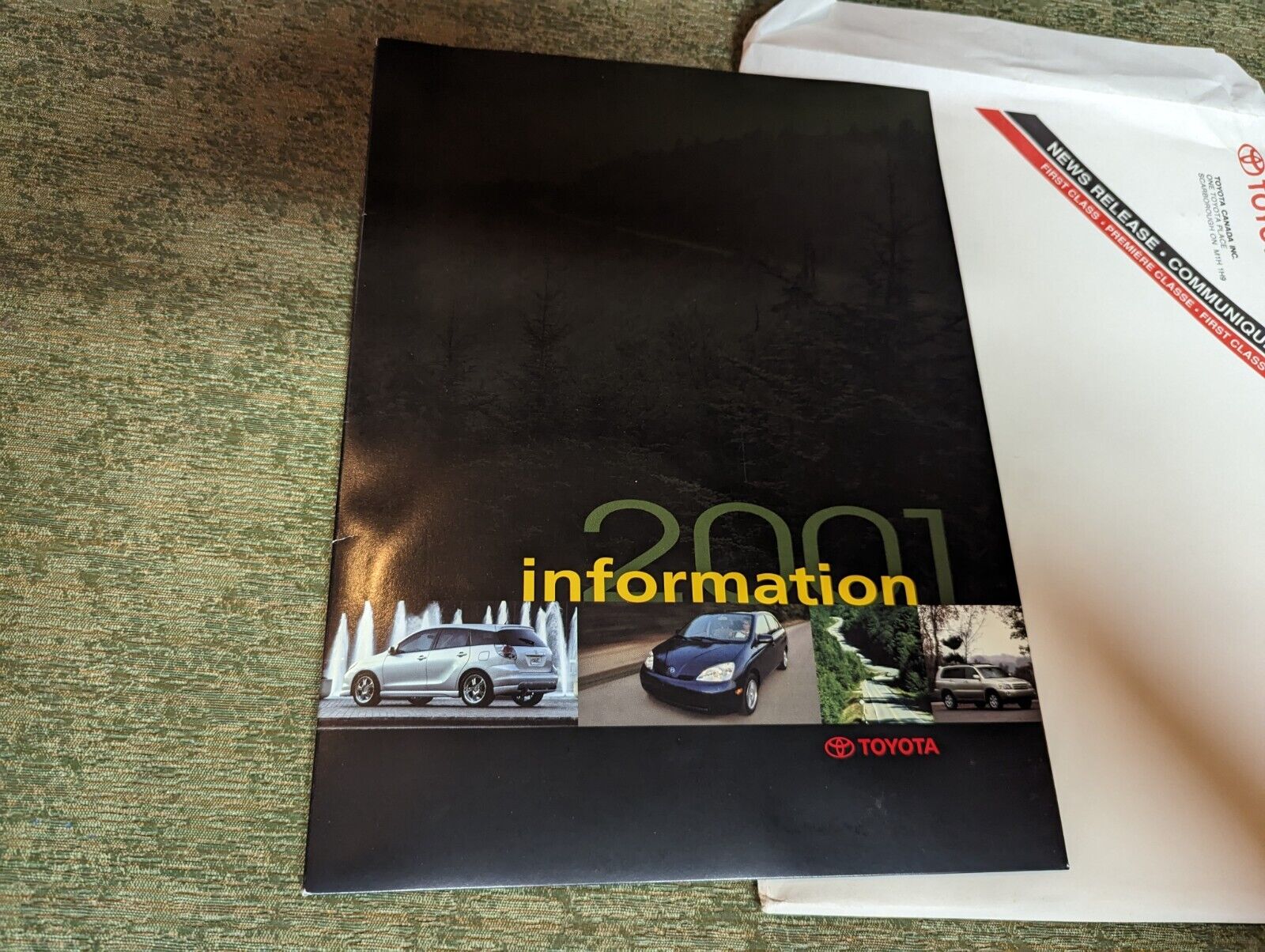 Toyota Lexus 2001 Auto Show Brochure Catalog Press Kit