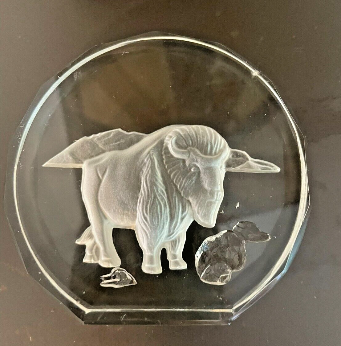 CRYSTAL PAPERWEIGHT THE DANBURY MINT BUFFALO, MADE IN WEST GERMANY 3.25X3 INCHES