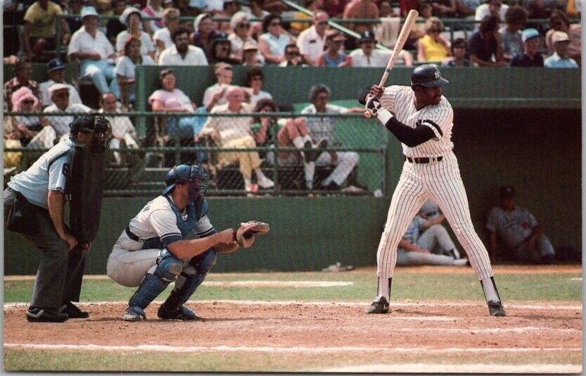Vintage 1981 DAVE WINFIELD Baseball POSTCARD New York Yankees / Coral-Lee Unused