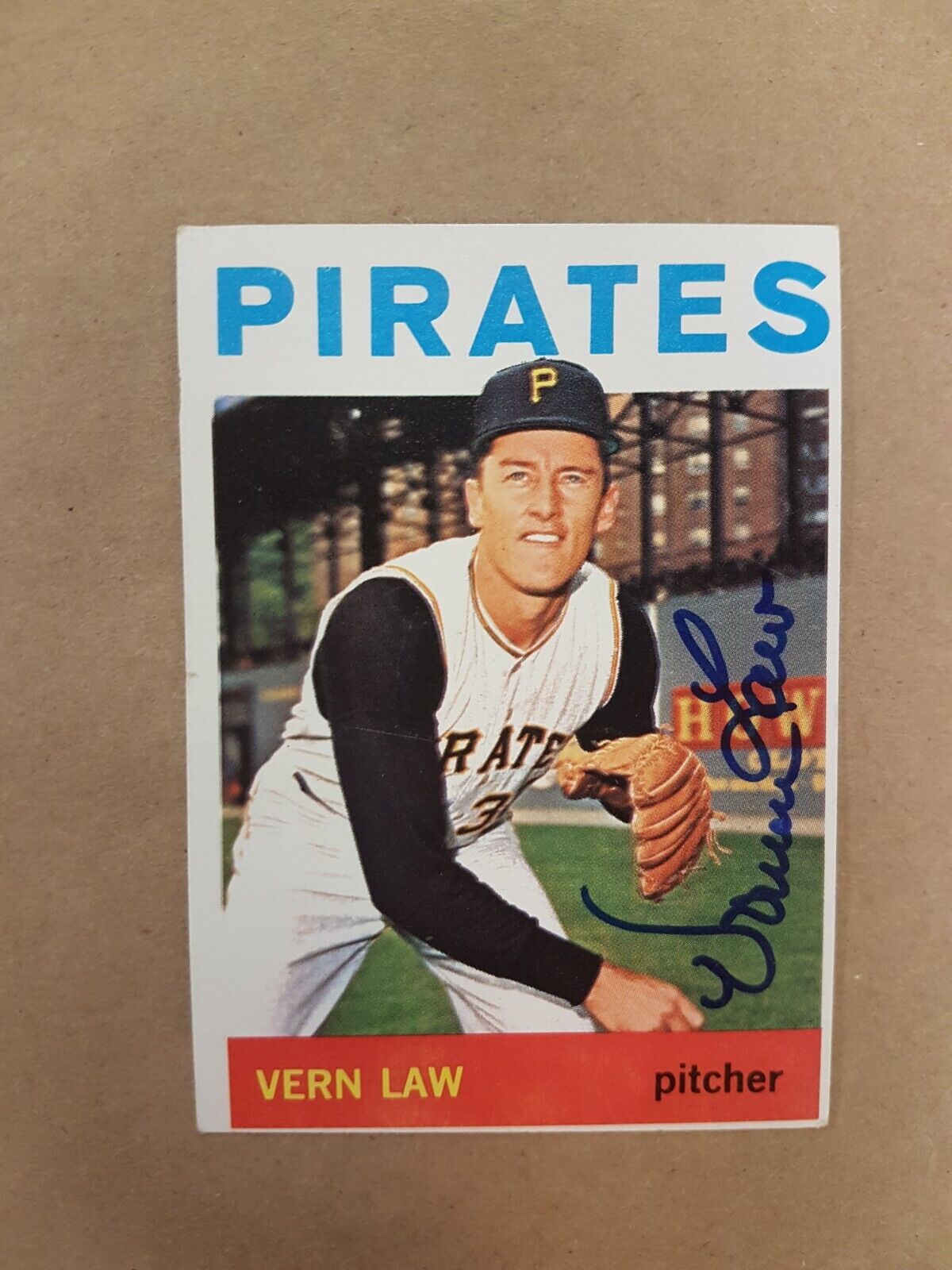 Vern Law topps 472 Autograph Photo SPORTS signed Baseball card MLB