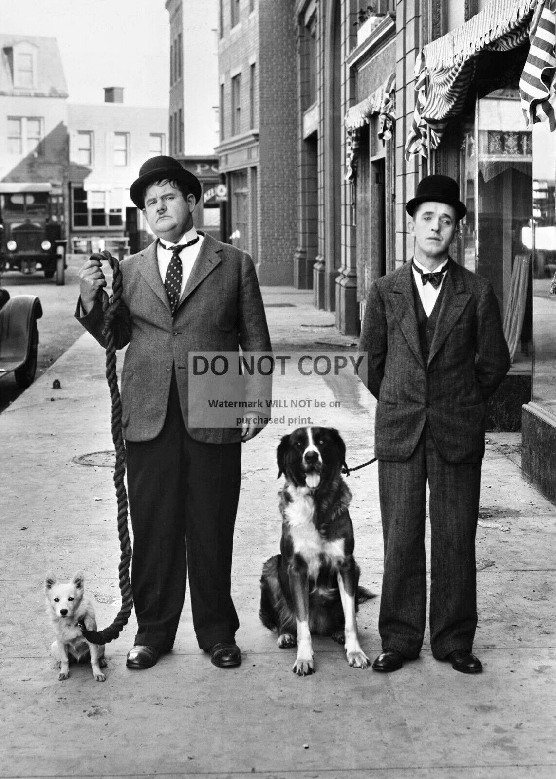 *5X7* PUBLICITY PHOTO - STAN LAUREL AND OLIVER HARDY WITH DOGS (CC809)