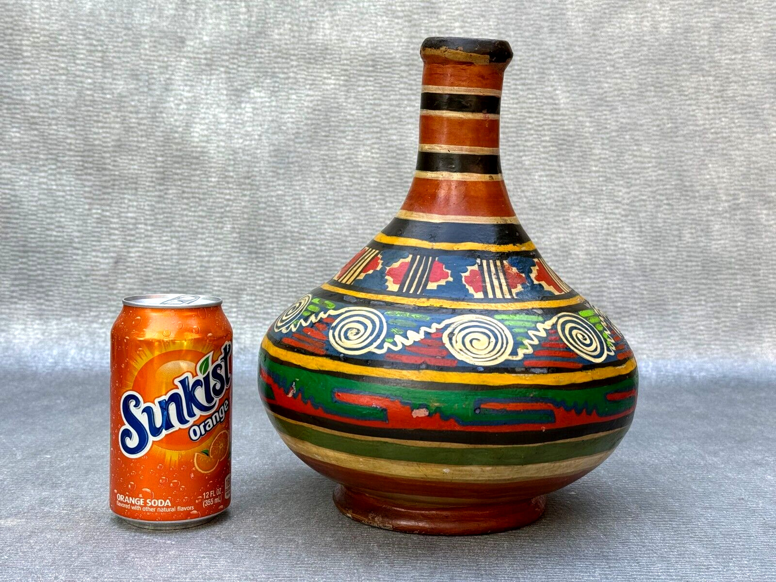 ANTIQUE NAIVE SOUTH AMERICAN MEXICAN POTTERY VASE HAND PAINTED OLD SPANISH ART