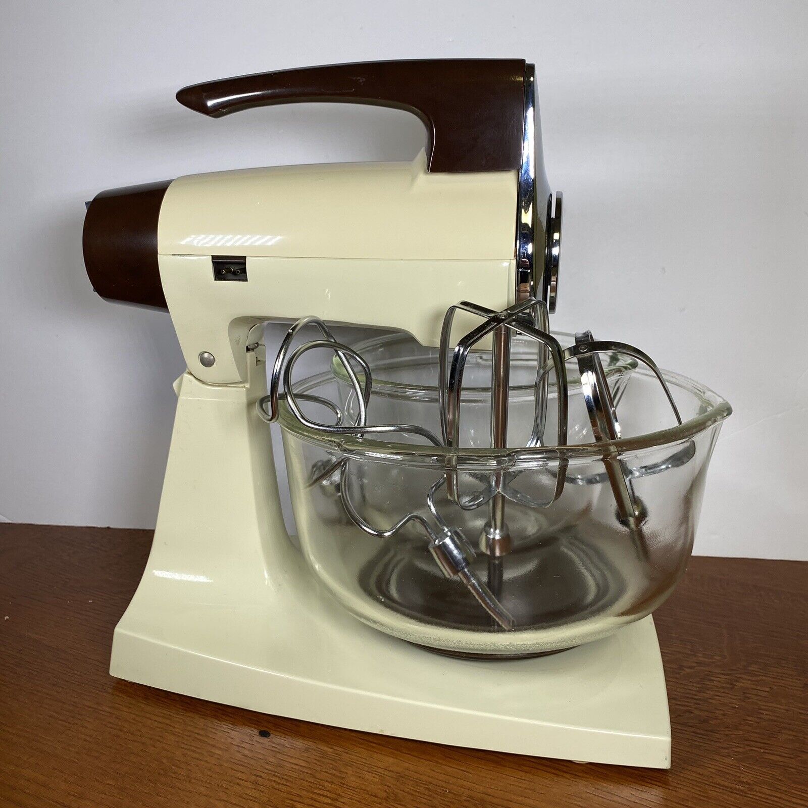 Vintage Sunbeam Mixmaster 12 Speed Blender w/2 Mixing Glass Bowls & Beaters