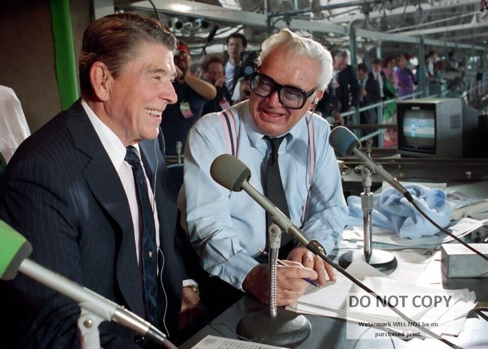 *5X7* PHOTO  RONALD REAGAN IN THE PRESS BOX w/ HARRY CARAY CHICAGO CUBS (DD-161)