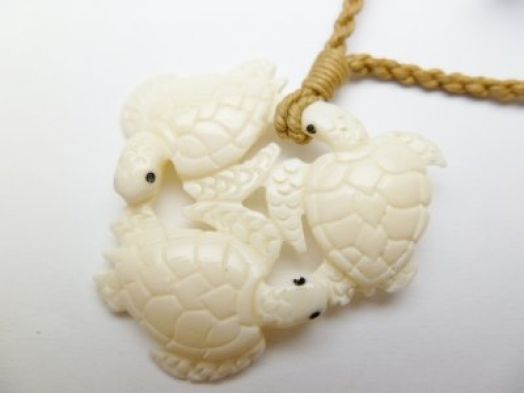 Hawaiian Hawaii Jewelry Turtle/Honu Bone Carved Pendant Necklace/Choker 35479-1