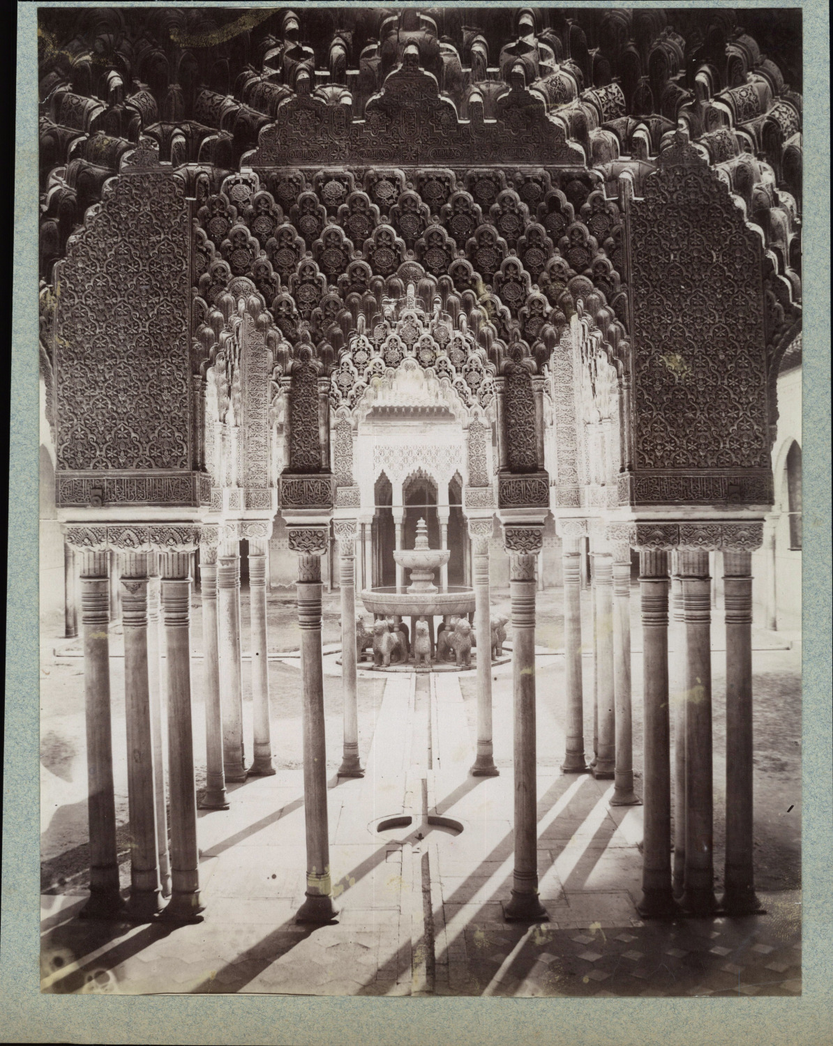 Spain, Granada, Alhambra, The Courtyard of the Lions Vintage Tirage print, Shooting