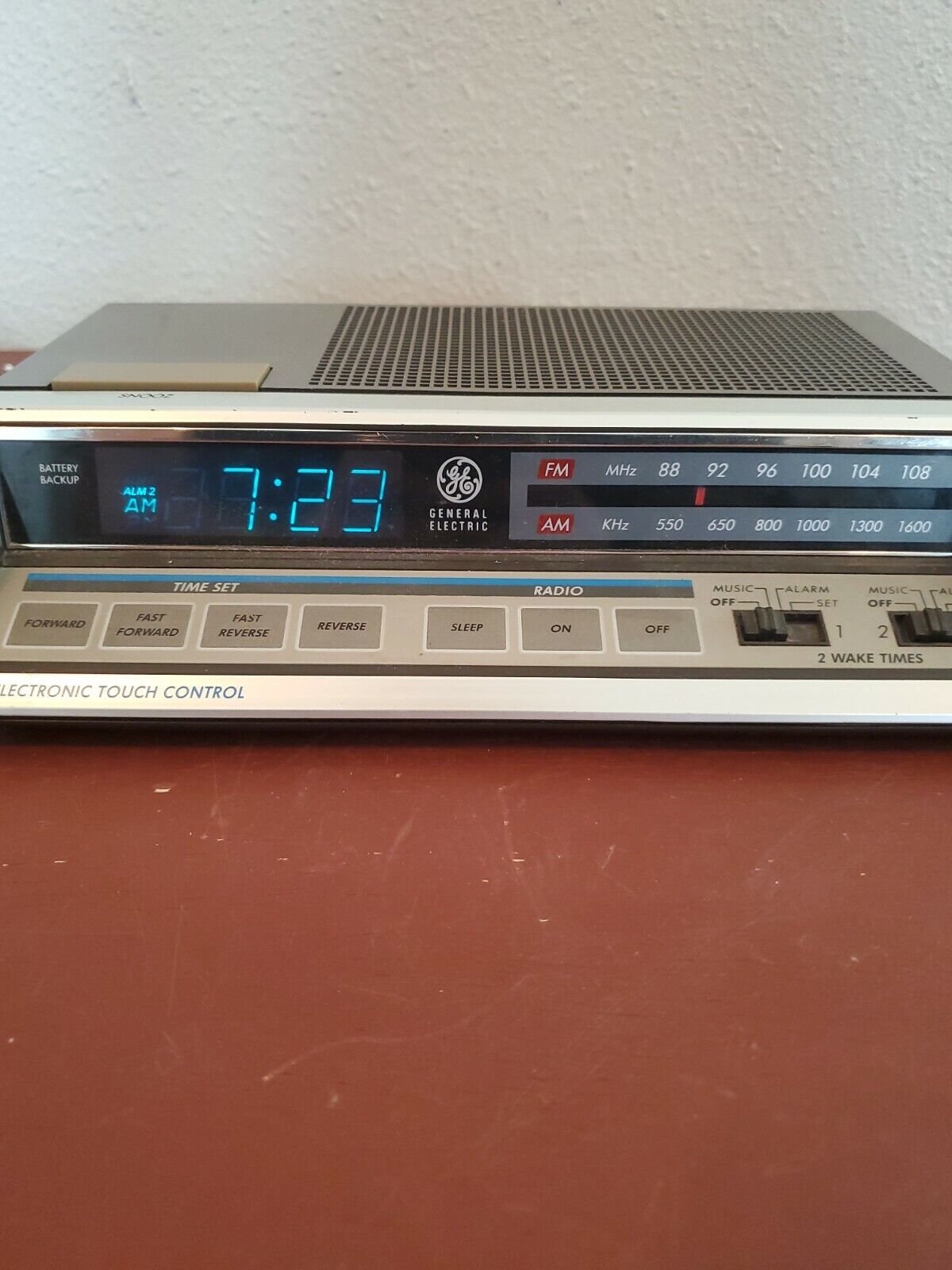 Vintage GE General Electric FM/AM Dual Alarm Digital Clock Radio Model 7-4663A
