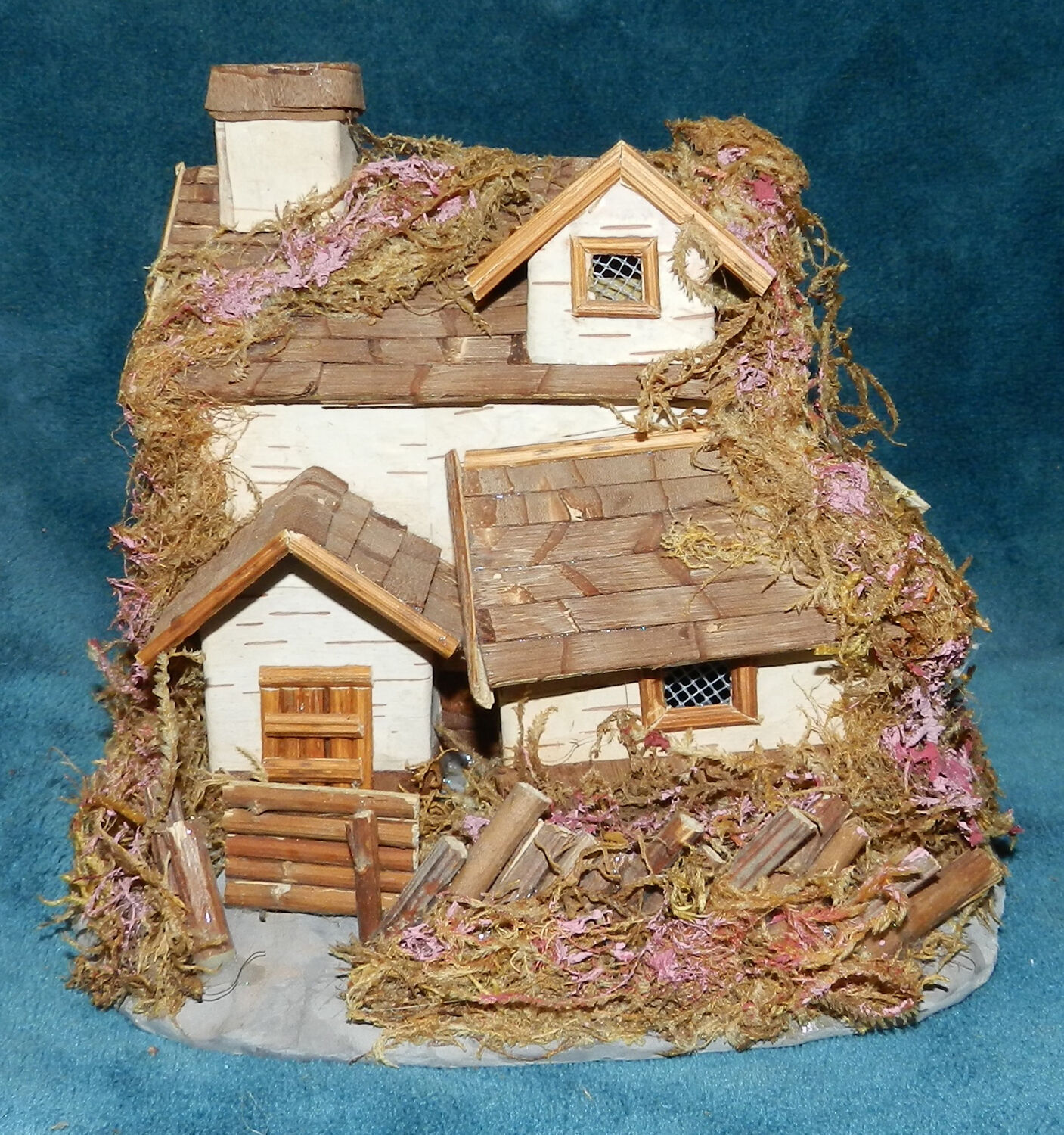 FANTASTIC MINIATURE HOUSE MADE FROM BARK AND OTHER NATURAL ITEMS 4