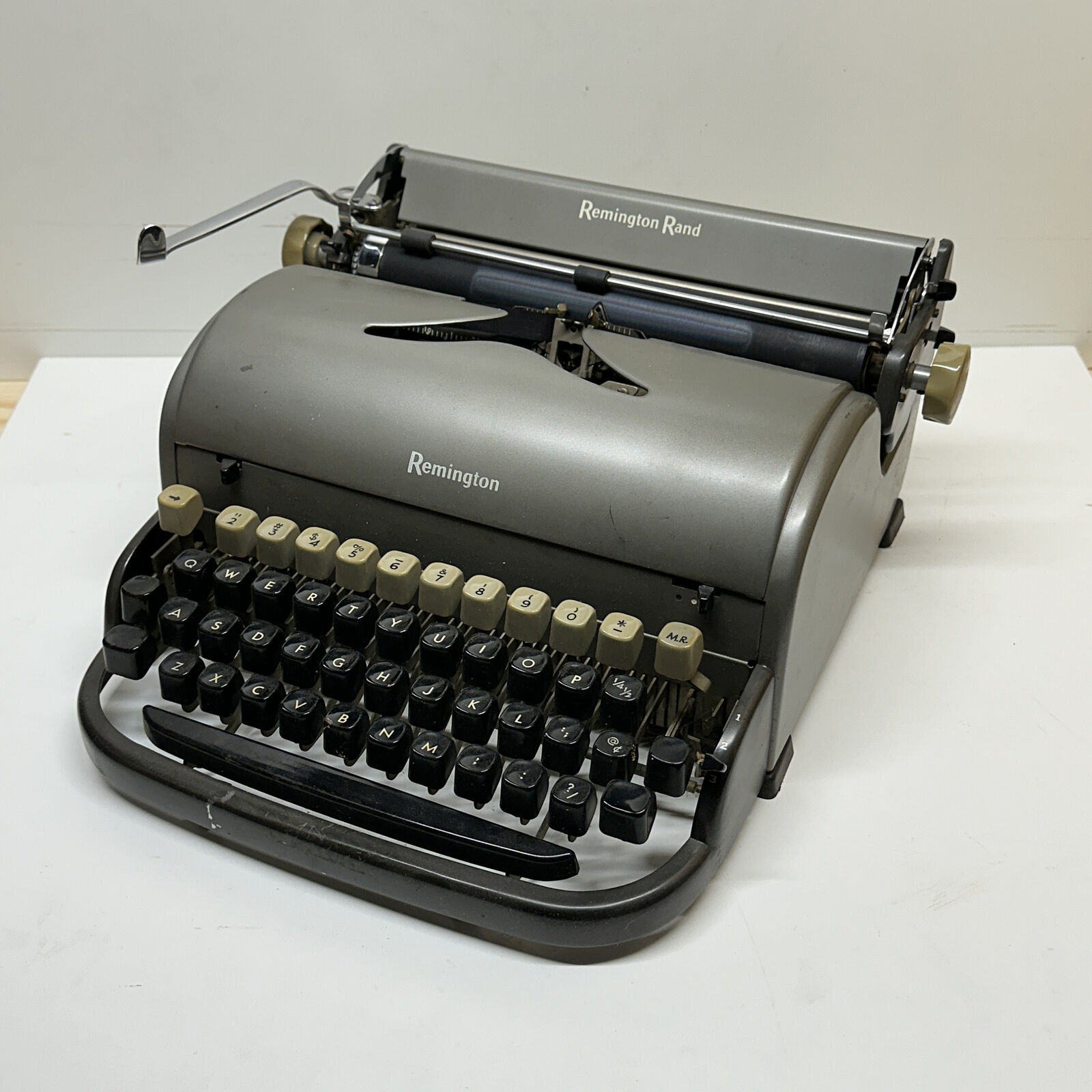 1940s Remington Rand Model 3 Manual Typewriter in Working Condition With Case