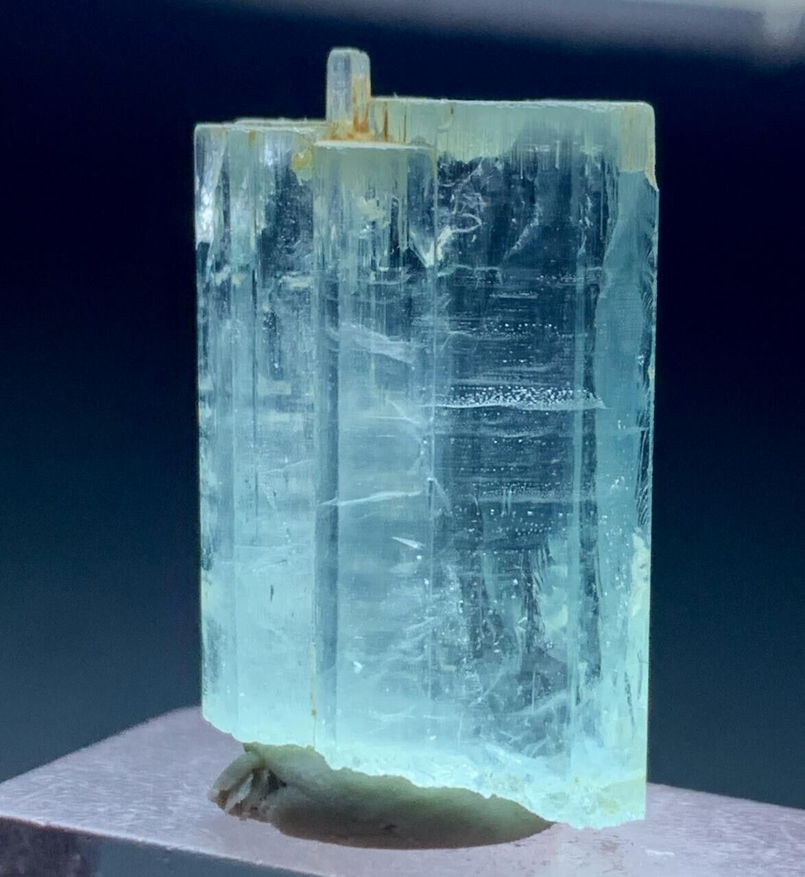 28 CTS  Absolutely Beautiful  Aquamarine Crystal From Pakistan