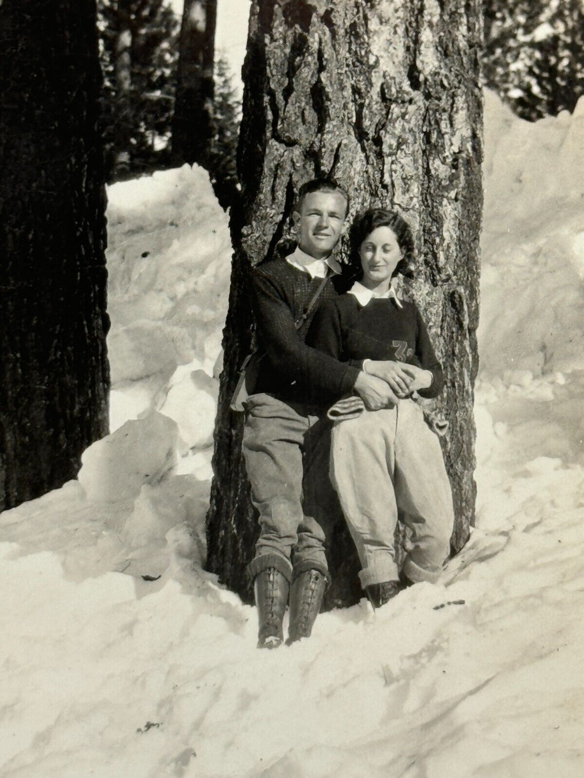 2N Photograph 1932 Cute Couple Handsome Man Beautiful Woman Tree Snow 