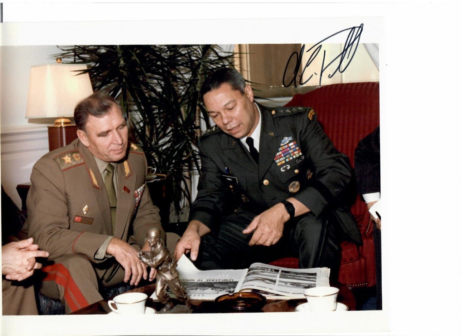 GENERAL COLIN POWELL, AUTOGRAPHED 8x10 PHOTOGRAPH.    (With Gen. M A Moiseyev)