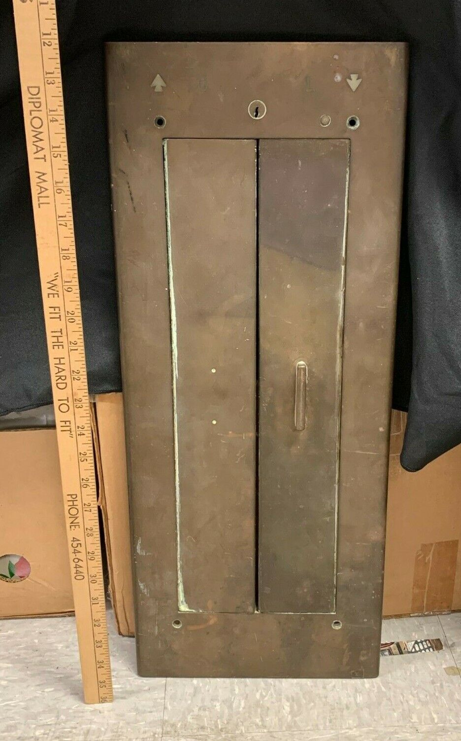 VINTAGE SOLID BRASS 12LBS ELEVATOR/MAILBOX RELATED UNSURE PLEASE HELP (AA)