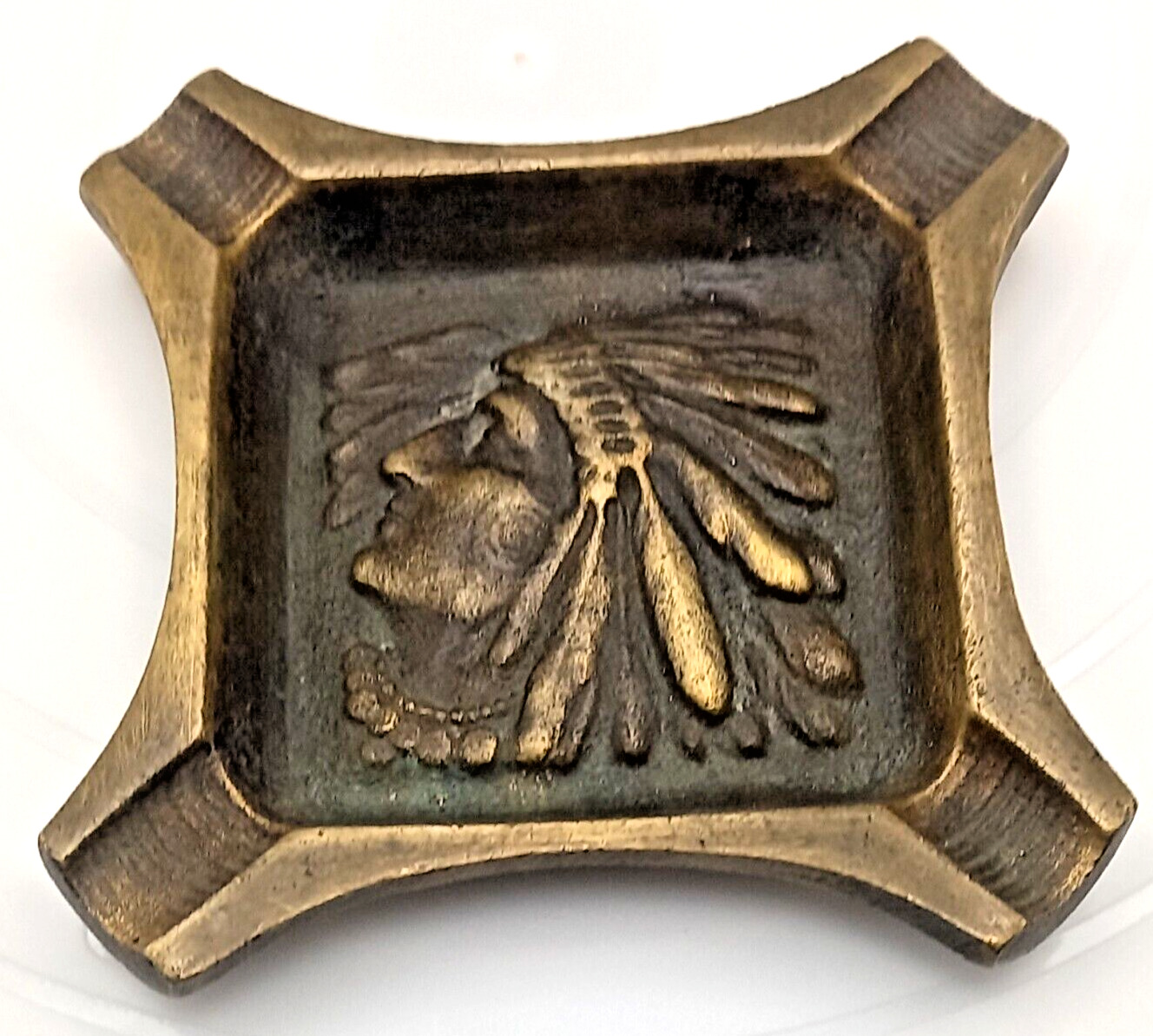 VINTAGE INDIAN CHIEF AMERICAN NATIVE BRONZE TABLE ASHTRAY 4.25\