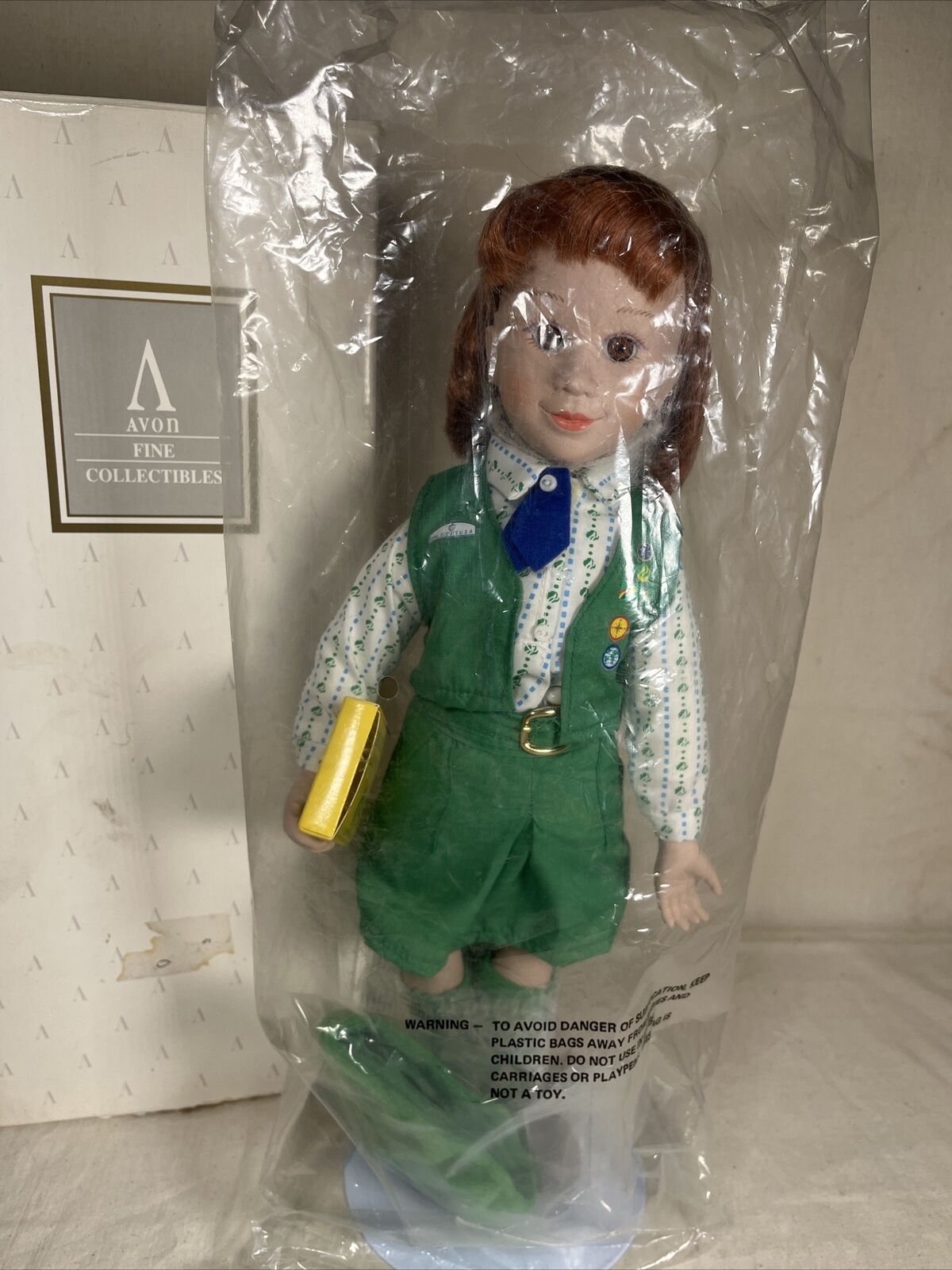 Vintage 1995 Avon Fine Collectibles Girl Scout Selling Cookies Doll Auth#72336