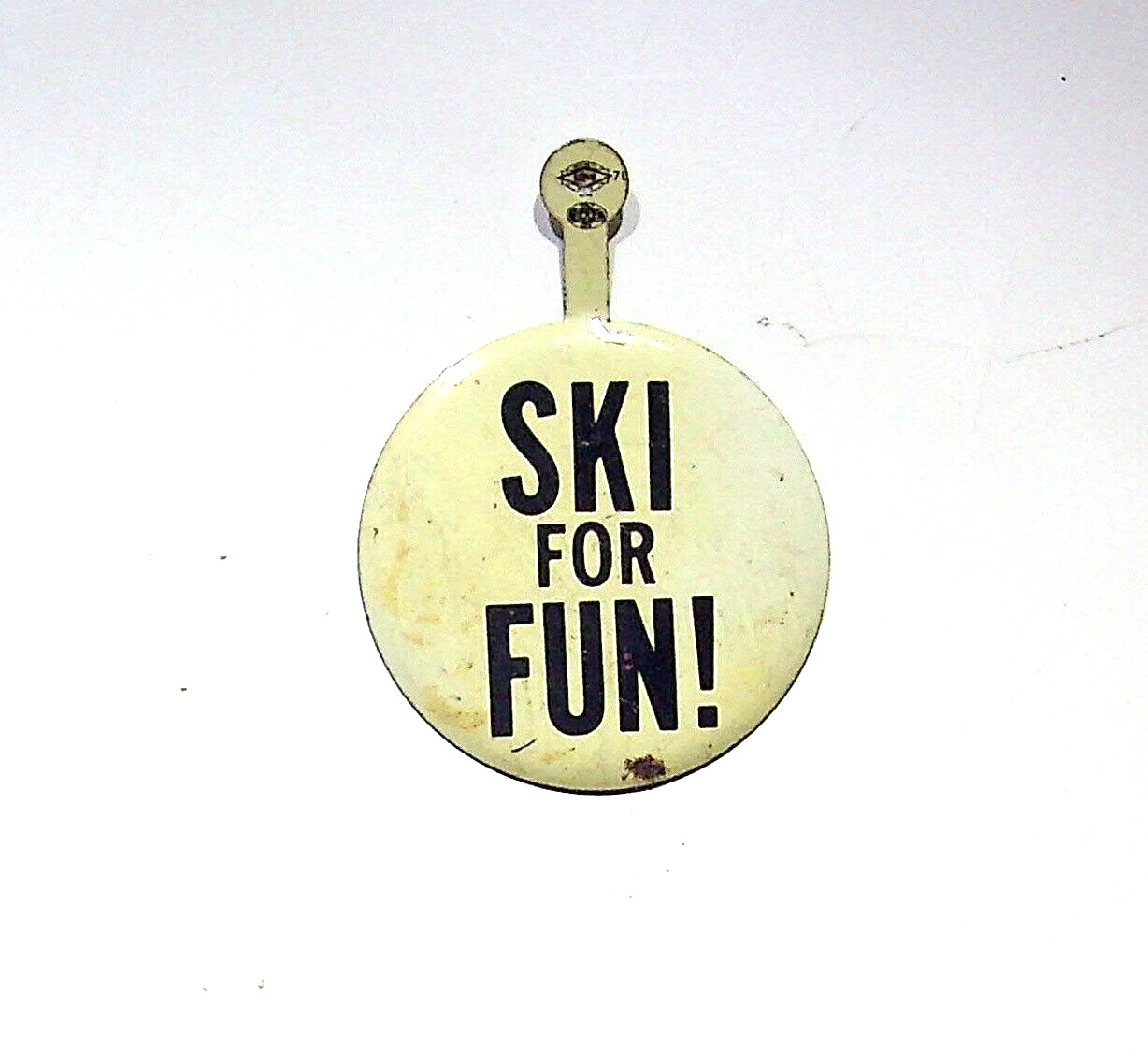 SKI FOR FUN PIN TAB BUTTON SKIING WINTER SPORTS - VINTAGE TIN FOLD BUTTON PIN