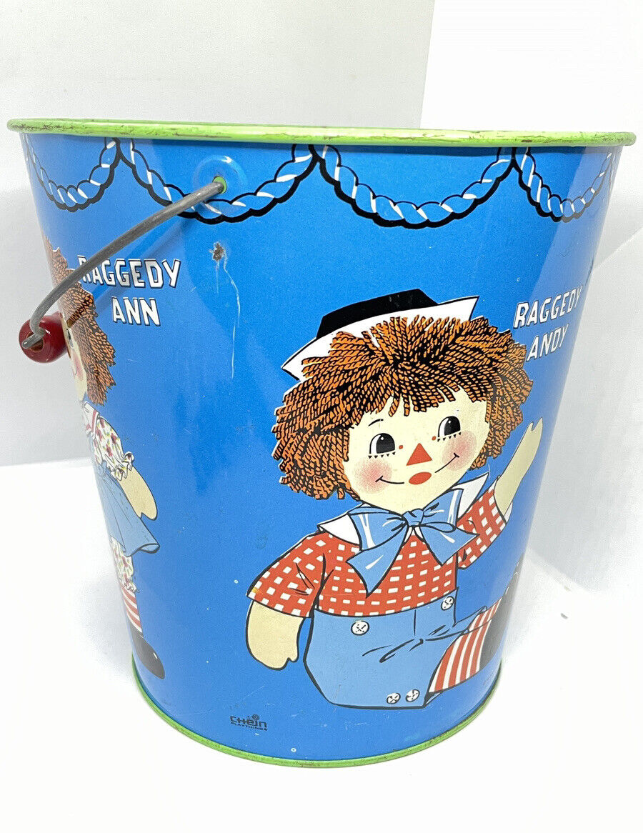 Chein Play Things Raggedy Ann & Andy Tin Bucket Sand Pail Red Wood Handle 1972