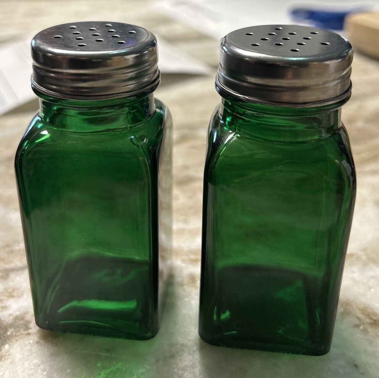 2 Green Glass  For Salt/Pepper/spices Shakers w/ Metal Lids 2 Oz  “Retro Look”