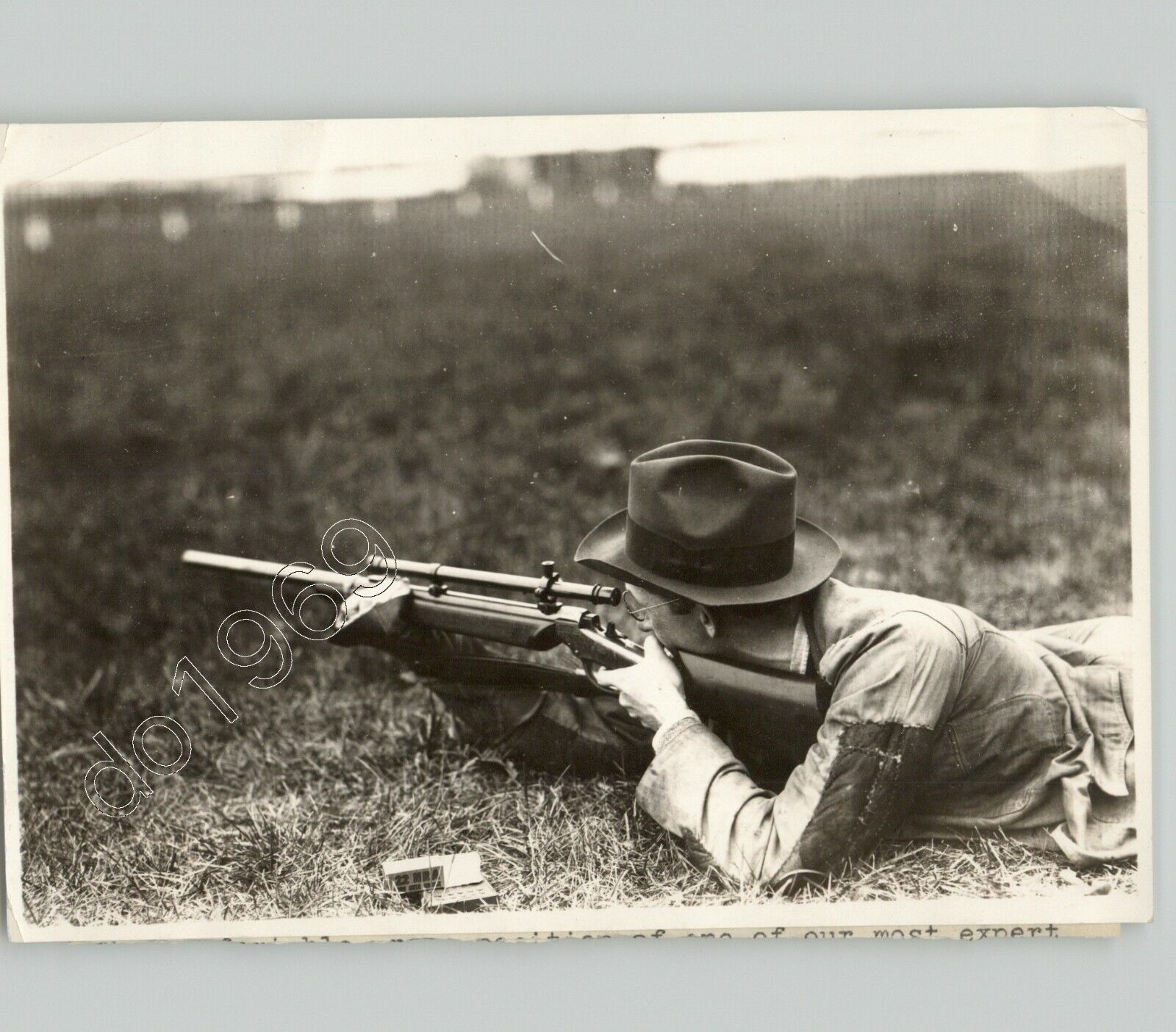 Marksman LEO MANSFIELD Shoots WINCHESTER Rifle GUNS SPORTS 1940s Press Photo