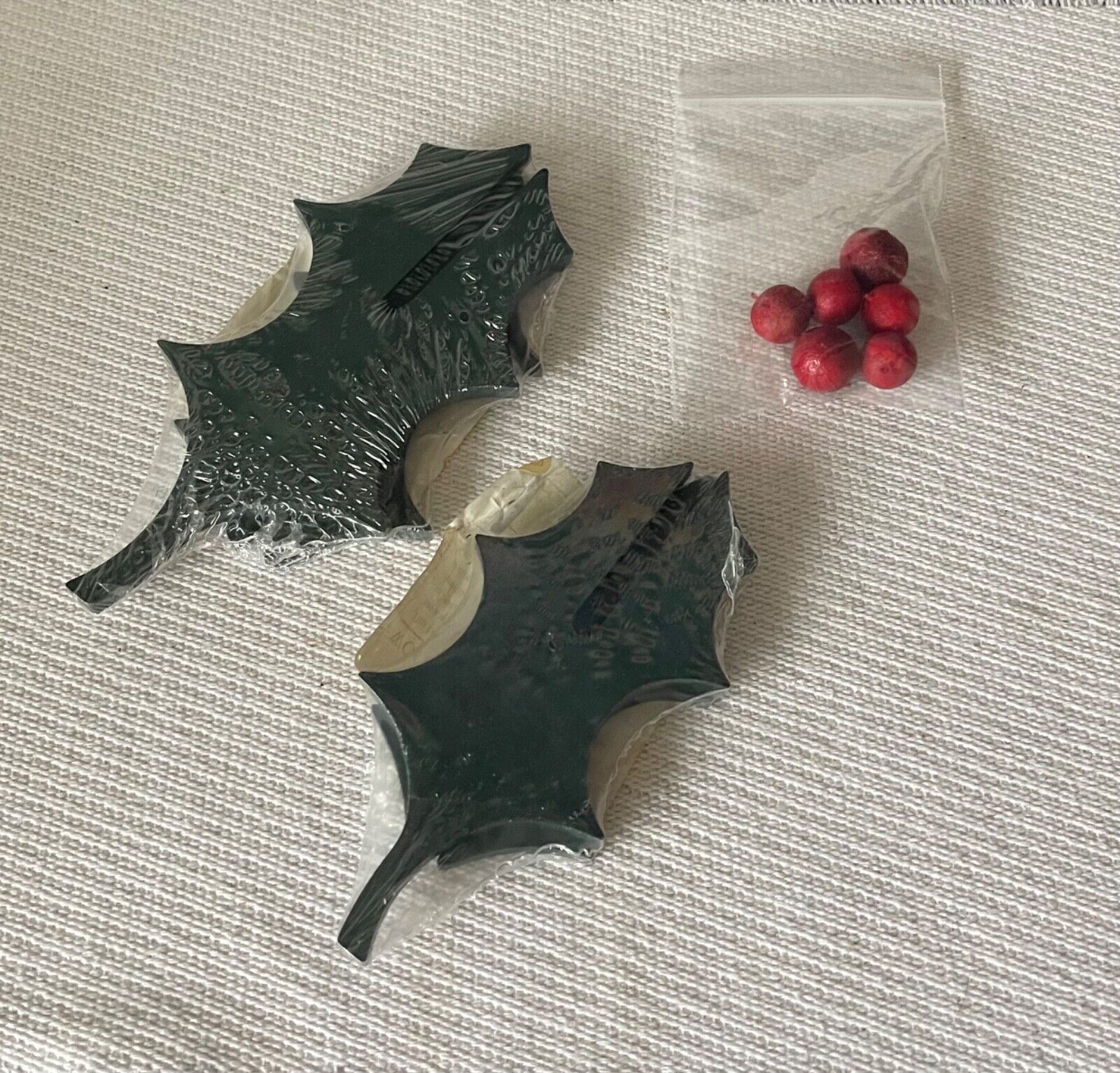 RARE Longaberger 3-D woodcraft 2 holly leaves with berries sealed