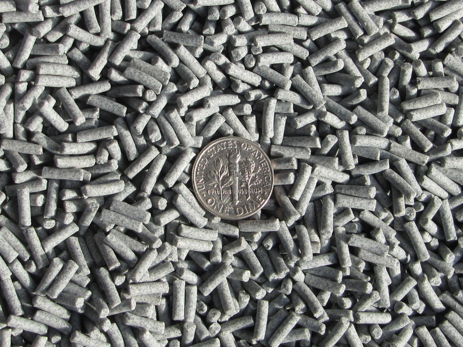 1 Lb. 2.5 X 8 mm pin Abrasive Fast Cutting Ceramic Tumbling Tumbler Media