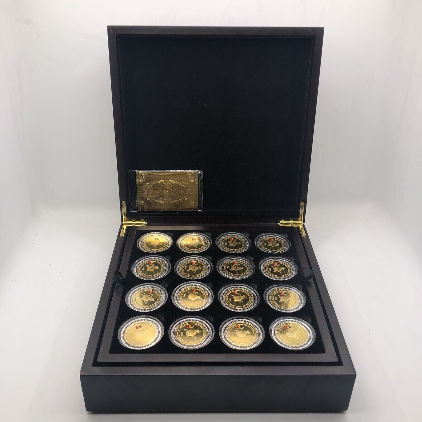 64pcs/box 2008 Zimbabwe One Hundred Trillion Coin Medal Gold plated Coins