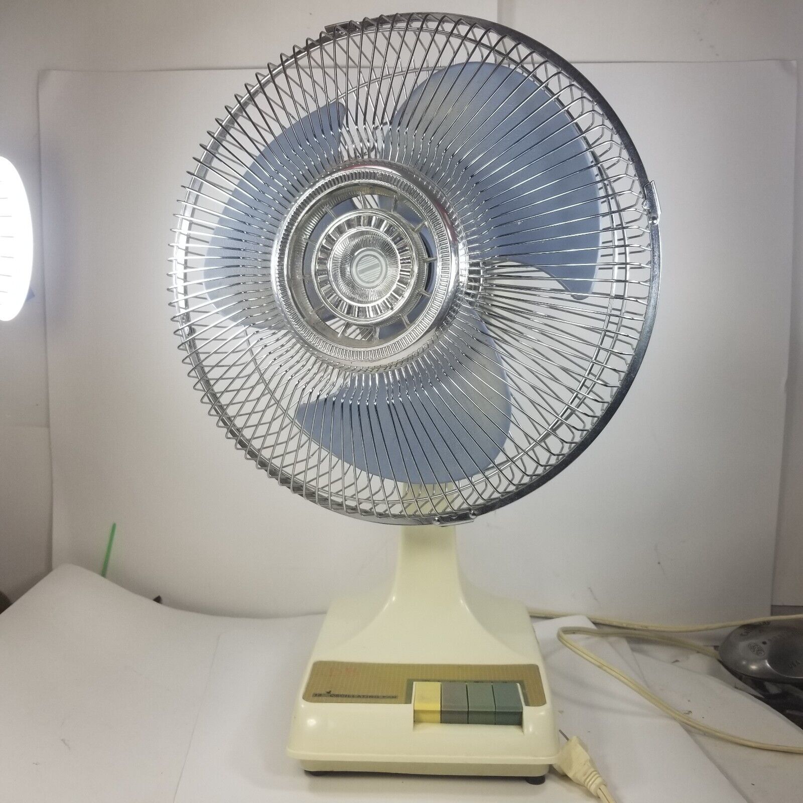 Vintage Kuo Horn Desk Table Oscillating 12 Inch 3 Speed Fan KH-203-BL Blue Blade