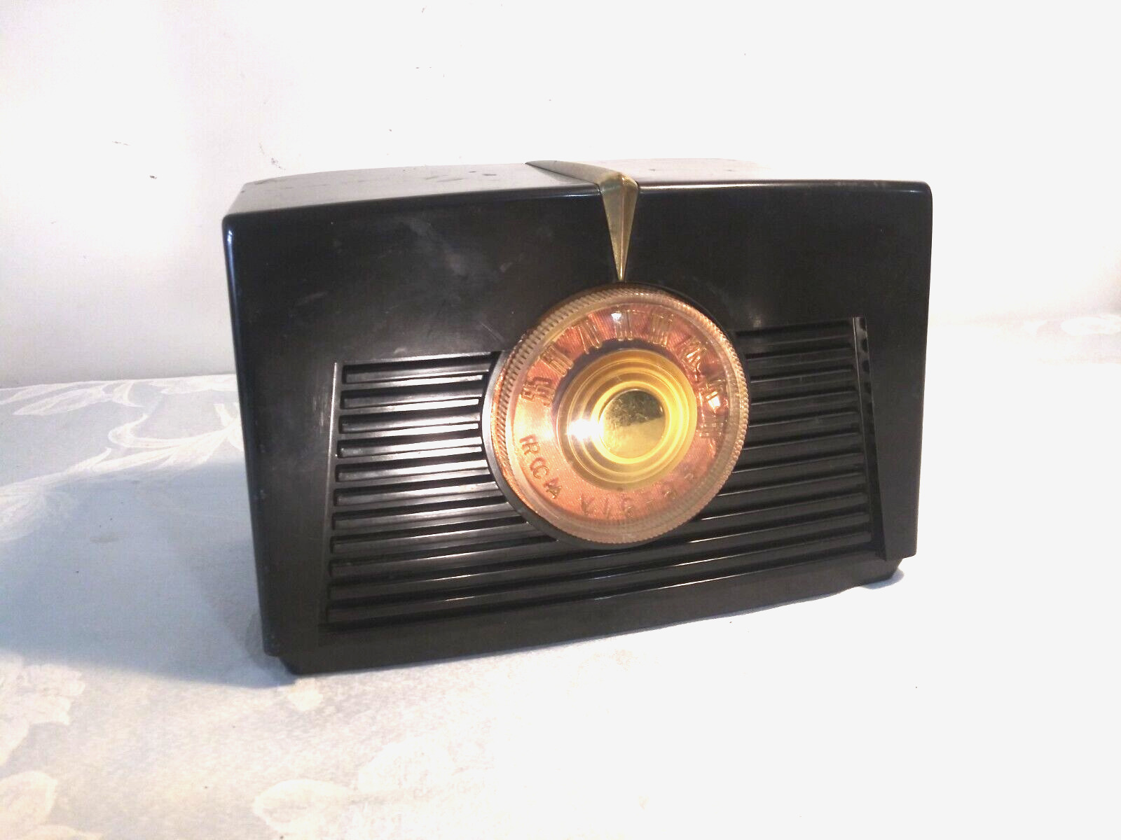 Vintage 1949 RCA Victor Model 8 X 541 BROWN Golden Bakelite TUBE AM Radio 
