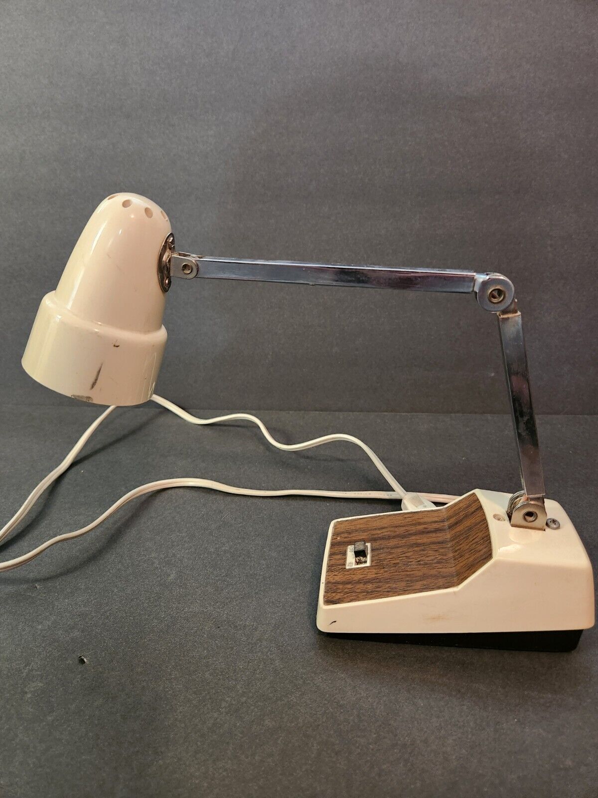 1966 Universal Lamp Company, Model U-370A Vintage, MCM, Desk Reading Light 
