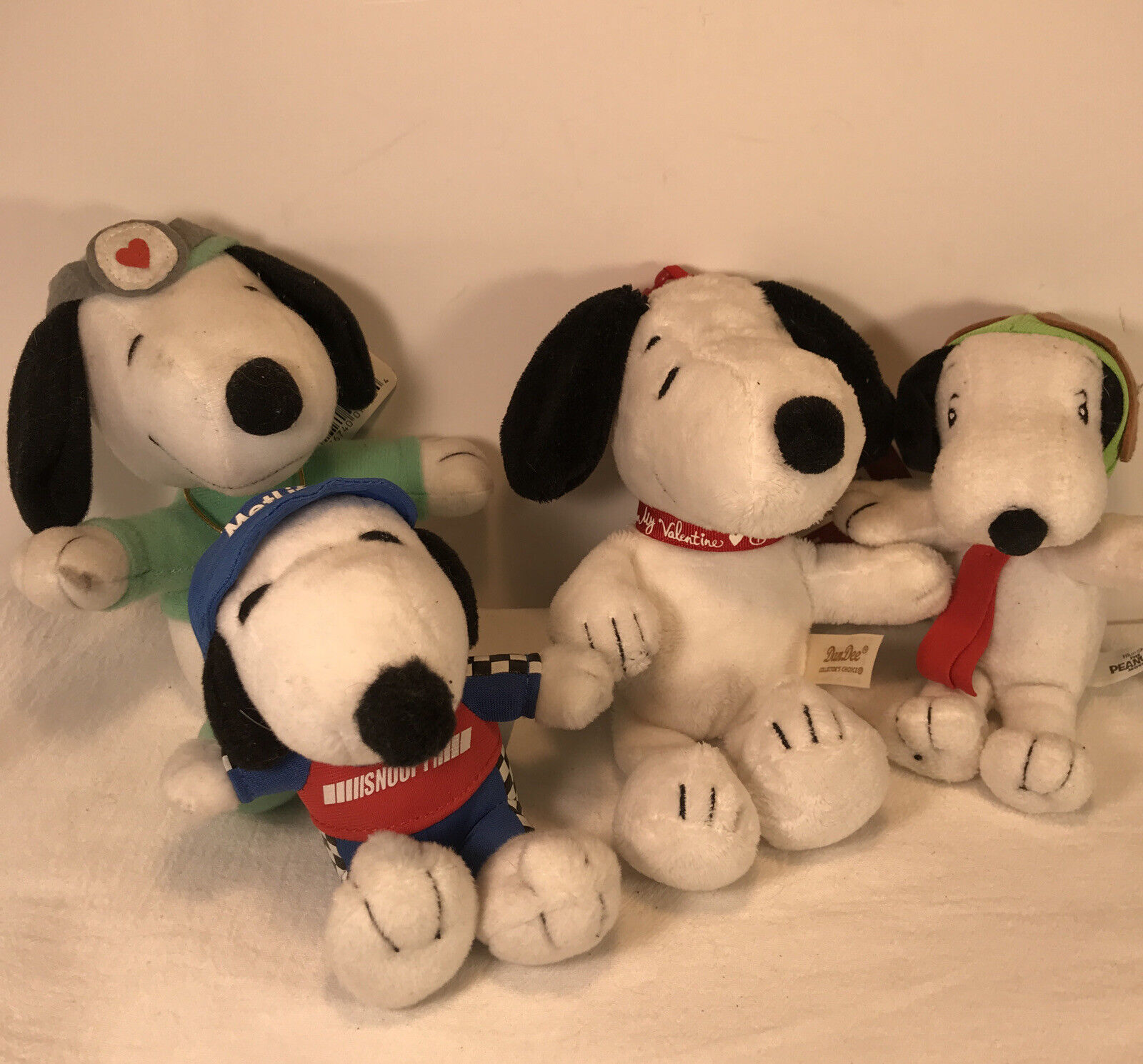 Snoopy Plush Lot: Dan Dee, Whitmans, Met Life, Peanuts Movie As Shown