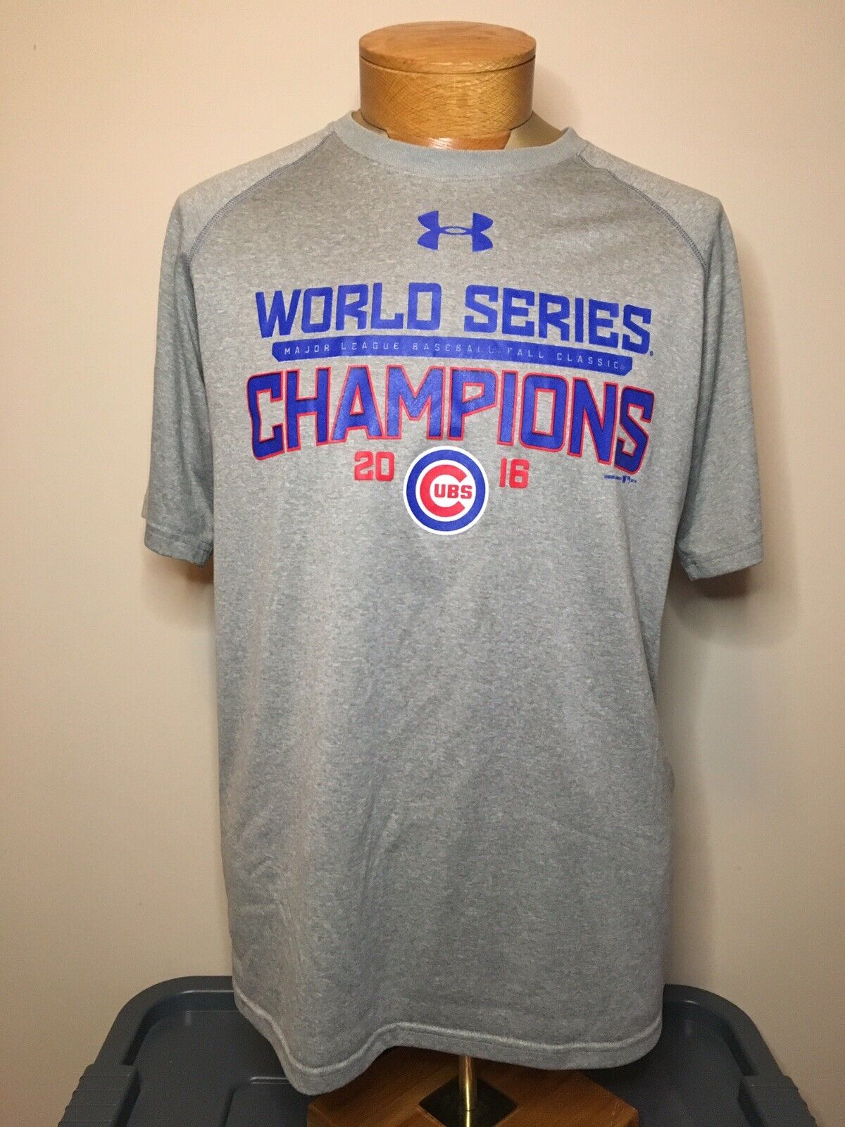 Chicago Cubs 2016 MLB World Series Champions Under Armour T-Shirt Men’s Size M