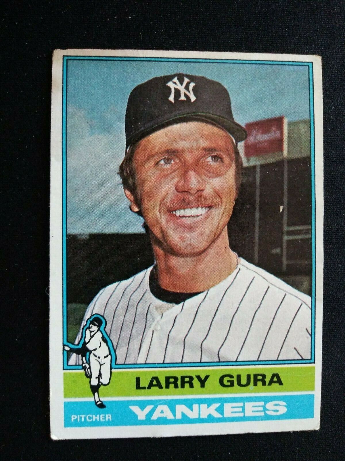 1976 Topps Baseball Card # 319 Larry Gura - New York Yankees