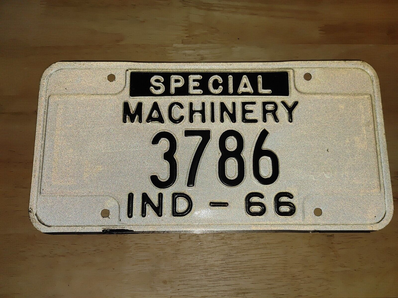 VTG 1966 INDIANA SPECIAL MACHINERY LICENSE PLATE #6786 IND-66 BLACK WHITE NICE