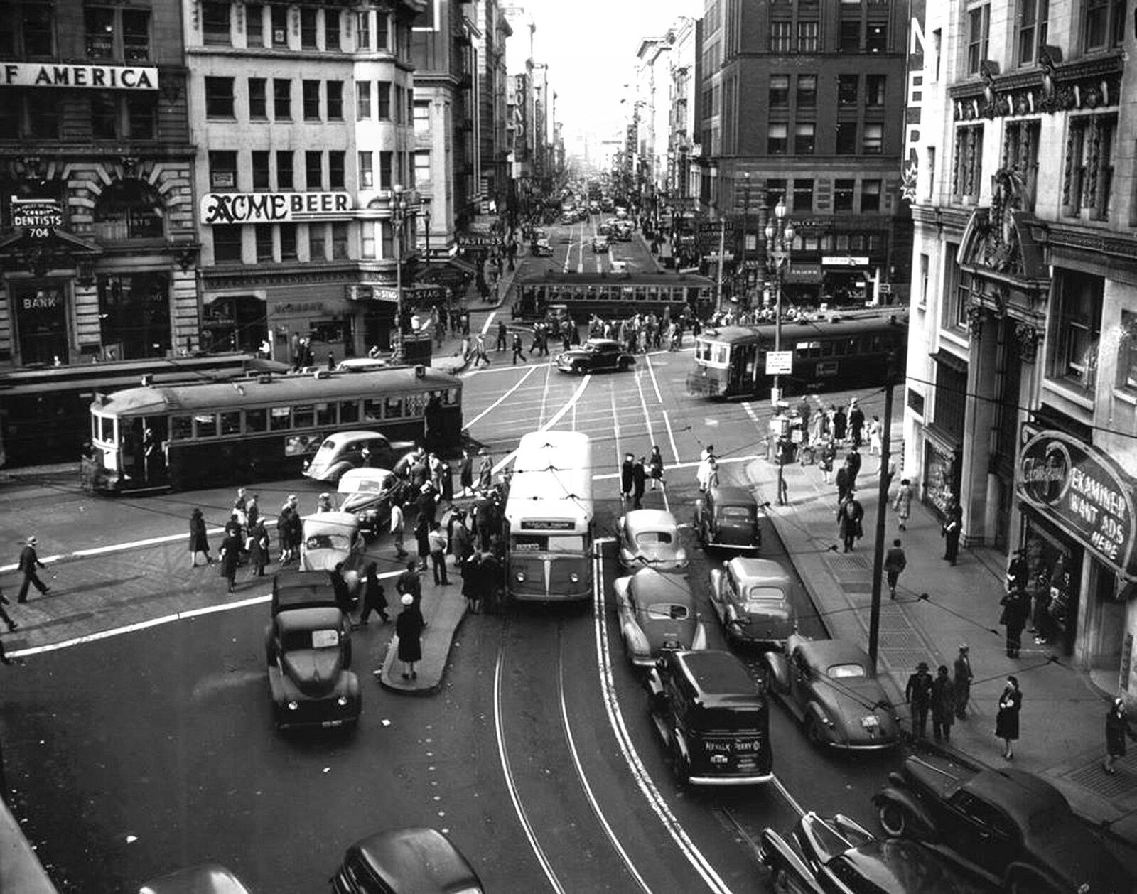 1945 SAN FRANCISCO STREET SCENE PHOTO  (197-v)